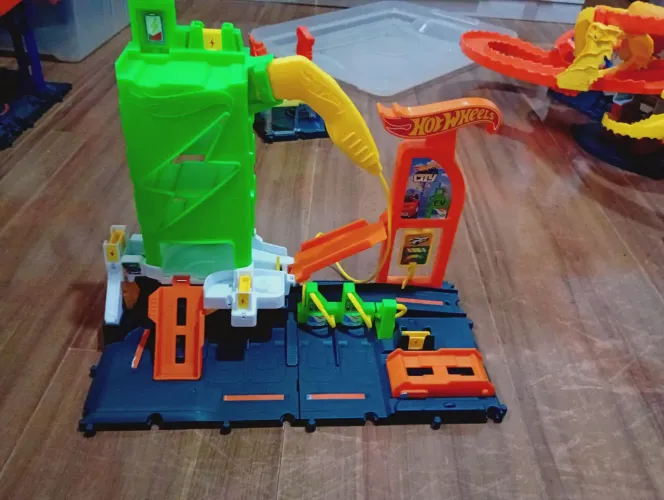 Pista Hotwheels posto de energia 