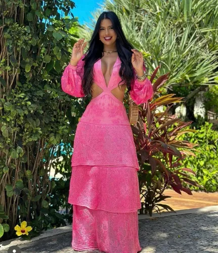 Vestido TRICÔ Rosa Elegante com Detalhes Vazados