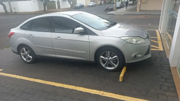 Ford Focus Sedan 2.0 16v flex automático 4P Aut. 2014
