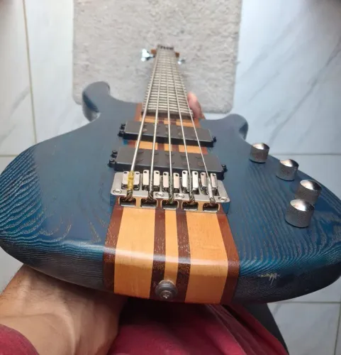 Baixo Eagle 5 cordas 