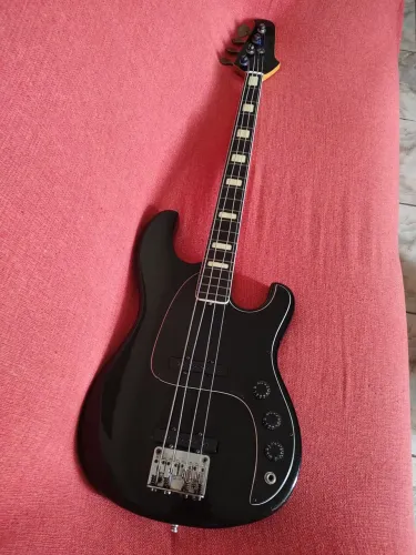 Contrabaixo Roadstar