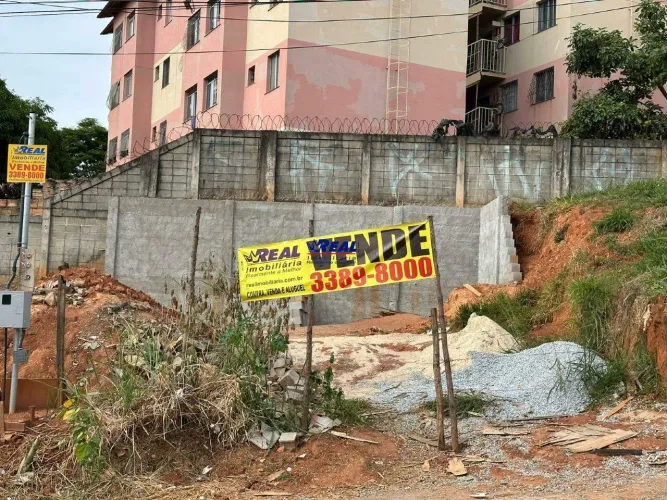 Lote à venda no Solar do Barreiro - BH