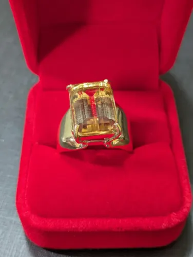 Anel de ouro 18k com pedra topázio (13.5g)