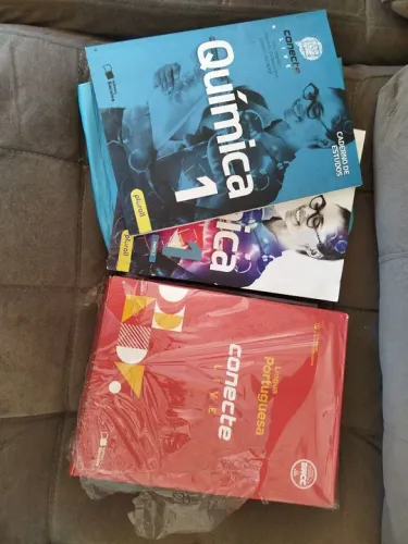 Livros Didáticos - Química e Português - Connect Live