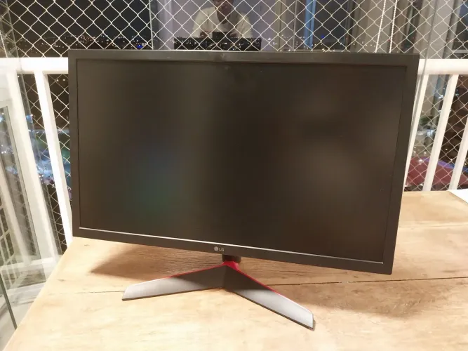 Monitor LG 24 polegadas.