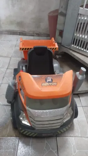 Caminhão elétrico 