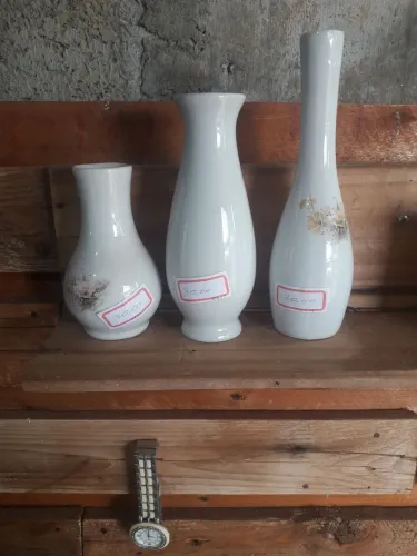 Vasinhos de planta porcelana
