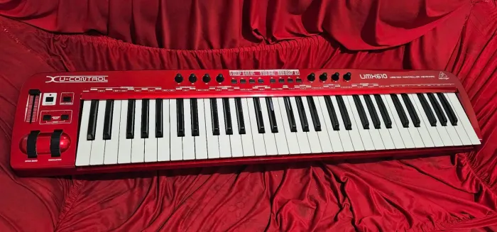 Teclado Controlador MIDI Behringer UMX610 Vermelho
