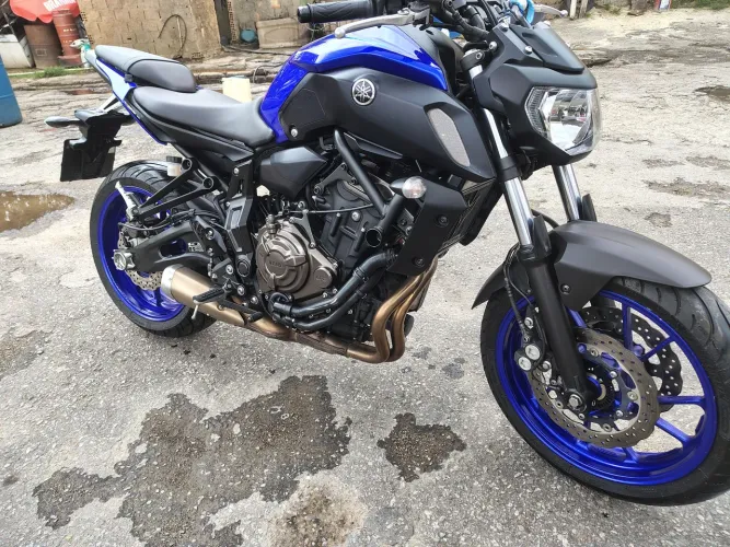 Vende-se Yamaha MT 07 2024 8.500 km