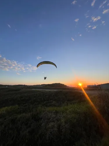 Voo paramotor ao Pôr do Sol - Uma Experiência Única!