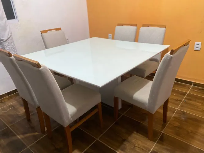 Mesa de jantar 6 cadeiras em Madeira 