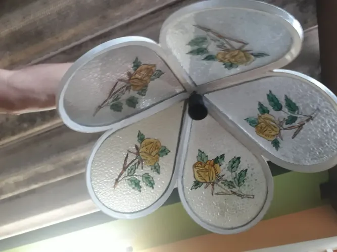 Lustre de Cristal com Flores - Iluminação Elegante