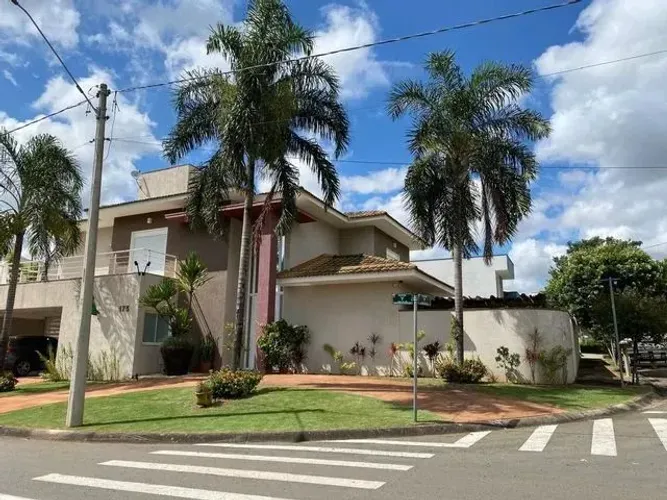 Casa em Condomínio com 4 Quarto(s) e 6 banheiro(s) para Alugar, 497 m² por R$ 18000 / Mês