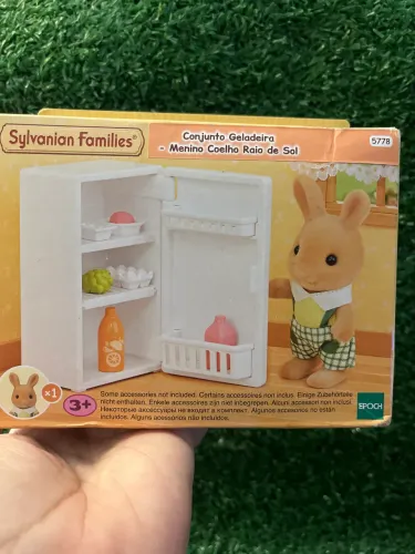 Sylvanians Families - Conjunto Geladeira Menino Coelho Raio de Sol