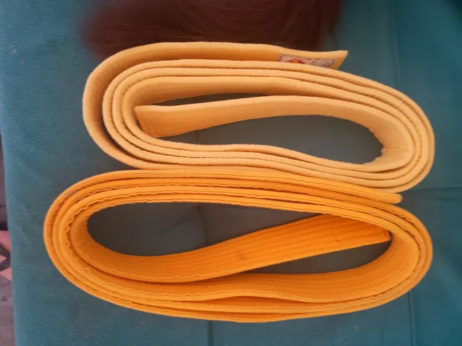 Faixa amarela de artes marciais 