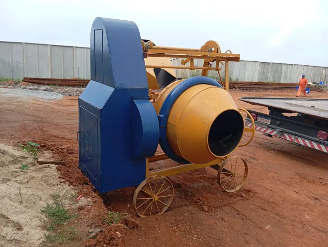 Vende betoneiras de 600 litros auto recarregável Menegotti
