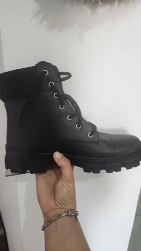 Coturno preto de Couro Sintético (NOVO)