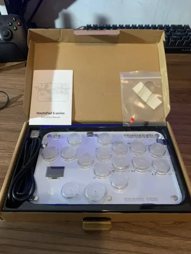 Controle arcade Hitbox Haute42 S16 RGB - Switch, PC, Android, PS4