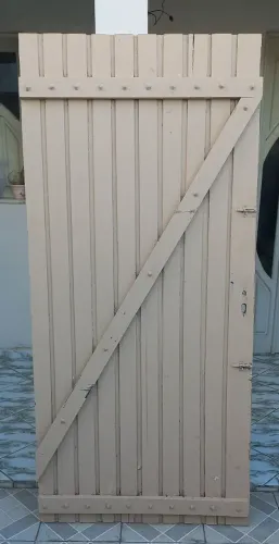Portão médio de madeira jatobá 1,90 de altura por 90 cm de largura (aceito cartão)