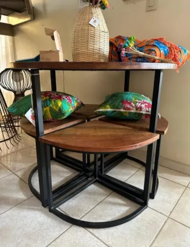 Conjunto mesa e 4 cadeiras