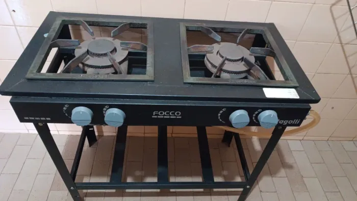 Vendo fogão a gás modelo FOCCO 2 bocas perfeito estado, tudo funcionando perfeitamente