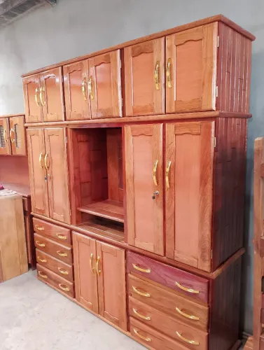 Guarda roupa de casal 6 portas todo de madeira frete grátis