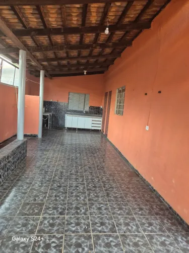 Casa tipo Barracão  bem localizada ! Precisa ter comprovante de renda  ! Nome limpo  !  
