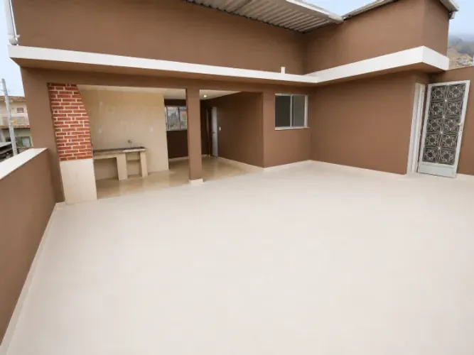 ALUGA-SE EXCELENTE CASA SOBRADO COM 3 QUARTOS, SUÍTE E TERRAÇO GOURMET EM PADRE MIGUEL