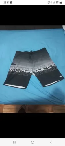 Vendo 2 bermudas originais tamanho : 52 sendo 2 hang e outra quiksilver