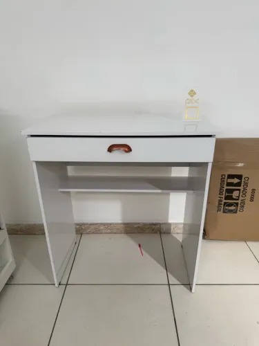 Escrivaninha com gaveta