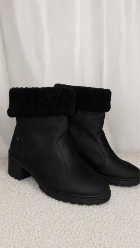 BOTA FEMININA PRETA FORRADA