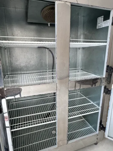 Geladeira comercial 1.044 litros 2 anos de uso