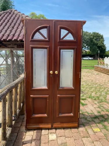 ? PORTA DE FOLHAS DUPLAS COMPLETA?