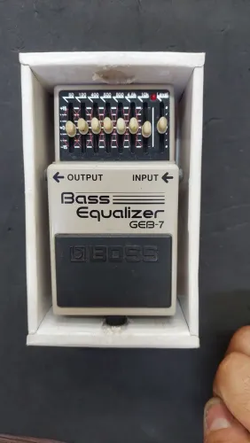 Pedal Boss GEB-7 equalizador baixo