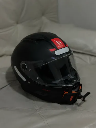 Capacete MT (tamanho 58)