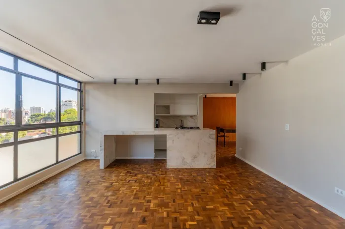 Apartamento no Edifício Theodoro Scheneider, 02 Quartos, 01 Vaga, Batel, Curitiba.