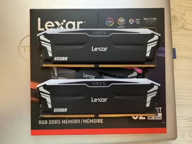 Lexar Ares RGB 32GB Kit (16GBx2) DDR5 RAM 6800Mhz CL34. (Melhor silício do mercado).