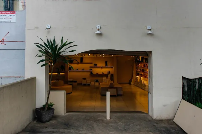 Loja na Avenida Doutor Gentil de Moura, 25  220 m²