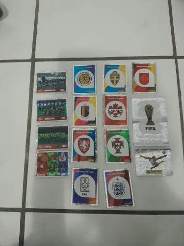 Vende-se figurinhas brilhantes
