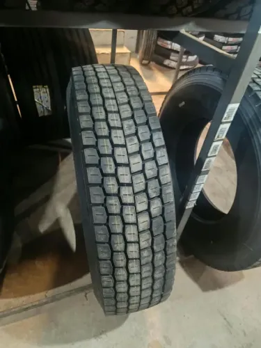 295/80R22.5 liso e tração