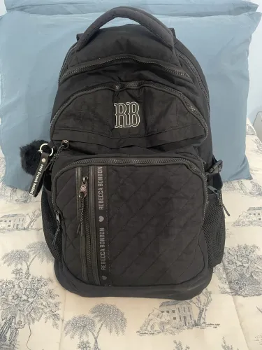 Mochila Rebecca Bombom preta (semi-usada)