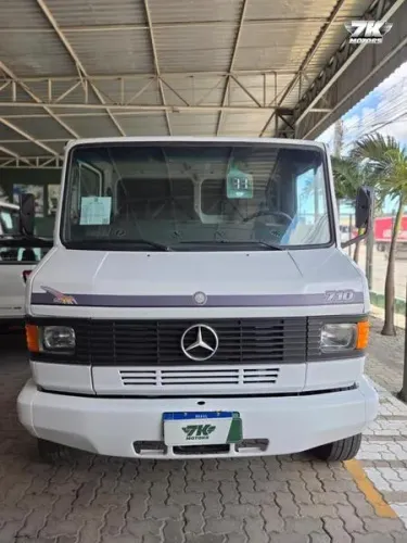 MERCEDES-BENZ 710 2011
