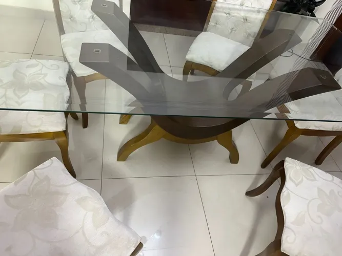 Mesa de jantar 2 metros por 1 metro madeira maciça 
