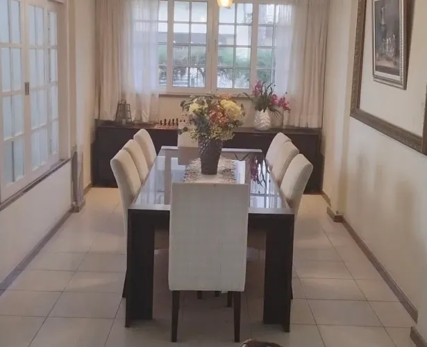 Mesa de Jantar 2,60m com Vidro - 8 Lugares - R$ 450 - Desapego
