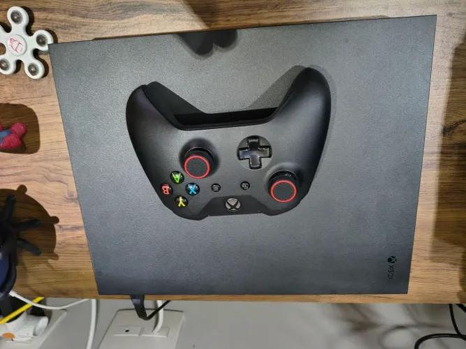 Xbox one x em ótimo estado.