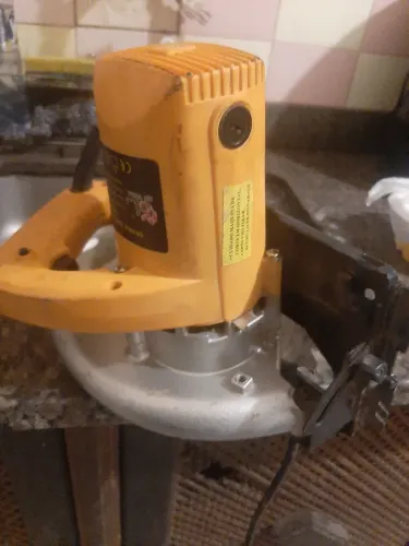Vendo cerra circular 800 reais 