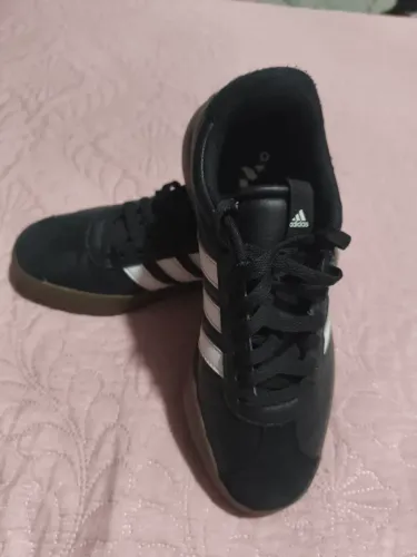 Tênis Adidas
