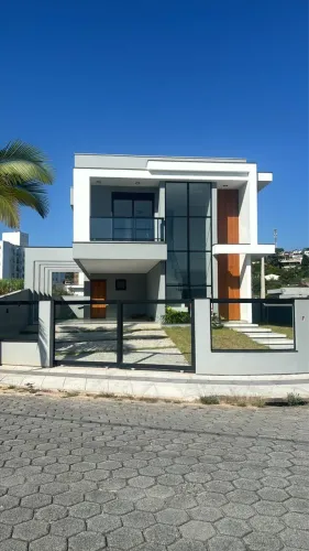 CASA DE ALTO PADRÃO EM TERRENO DE ESQUINA - SANTO AMARO DA IMPERATRIZ