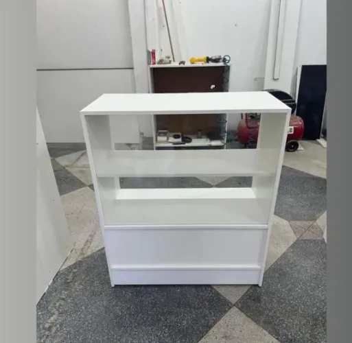 Balcão fechado com vitrine promoção