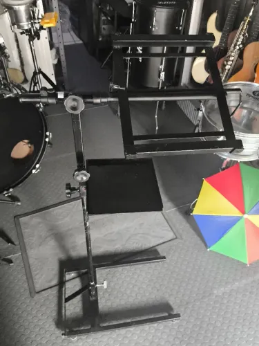 Suporte Articulado Retrátil para Notebooks, Tablets ou Mesa de Som